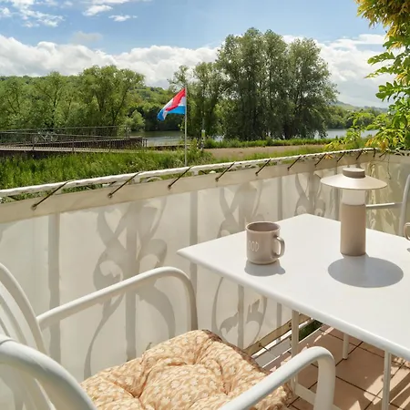 Bg Living & Hosting - Moselufer - Direkt An Der Mosel - Flussblick - Balkon - Parkplatz Lieser