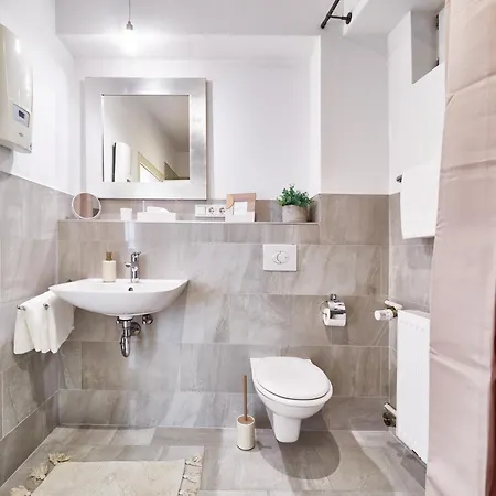 Bg Living & Hosting - Moselufer - Direkt An Der Mosel - Flussblick - Balkon - Parkplatz *