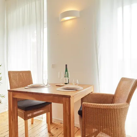 Bg Living & Hosting - Moselufer - Direkt An Der Mosel - Flussblick - Balkon - Parkplatz