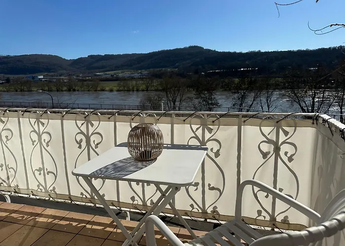 Bg Living & Hosting - Moselufer - Direkt An Der Mosel - Flussblick - Balkon - Parkplatz * ליזר